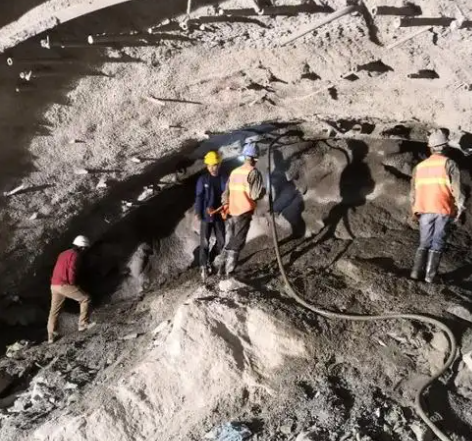 嘉鱼隧道拱顶带模注浆料，微膨胀注浆料的特点及施工工艺